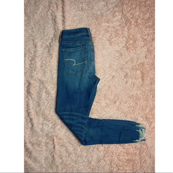 Distressed Mid Rise Jeans - Picture 4 of 6